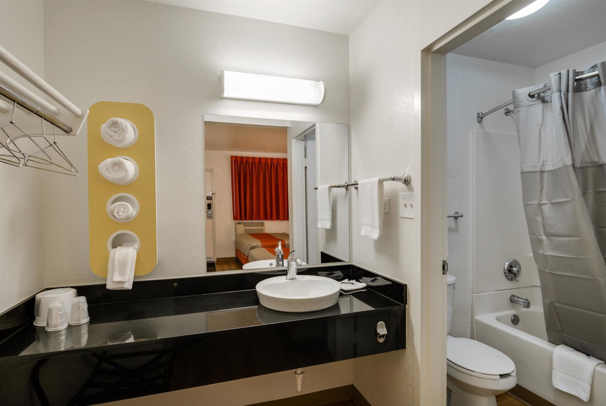 โมเทล 6 ชิคาโก โอแฮร์ - ชิลเลอร์พาร์ค Hotel Schiller Park ภายนอก รูปภาพ